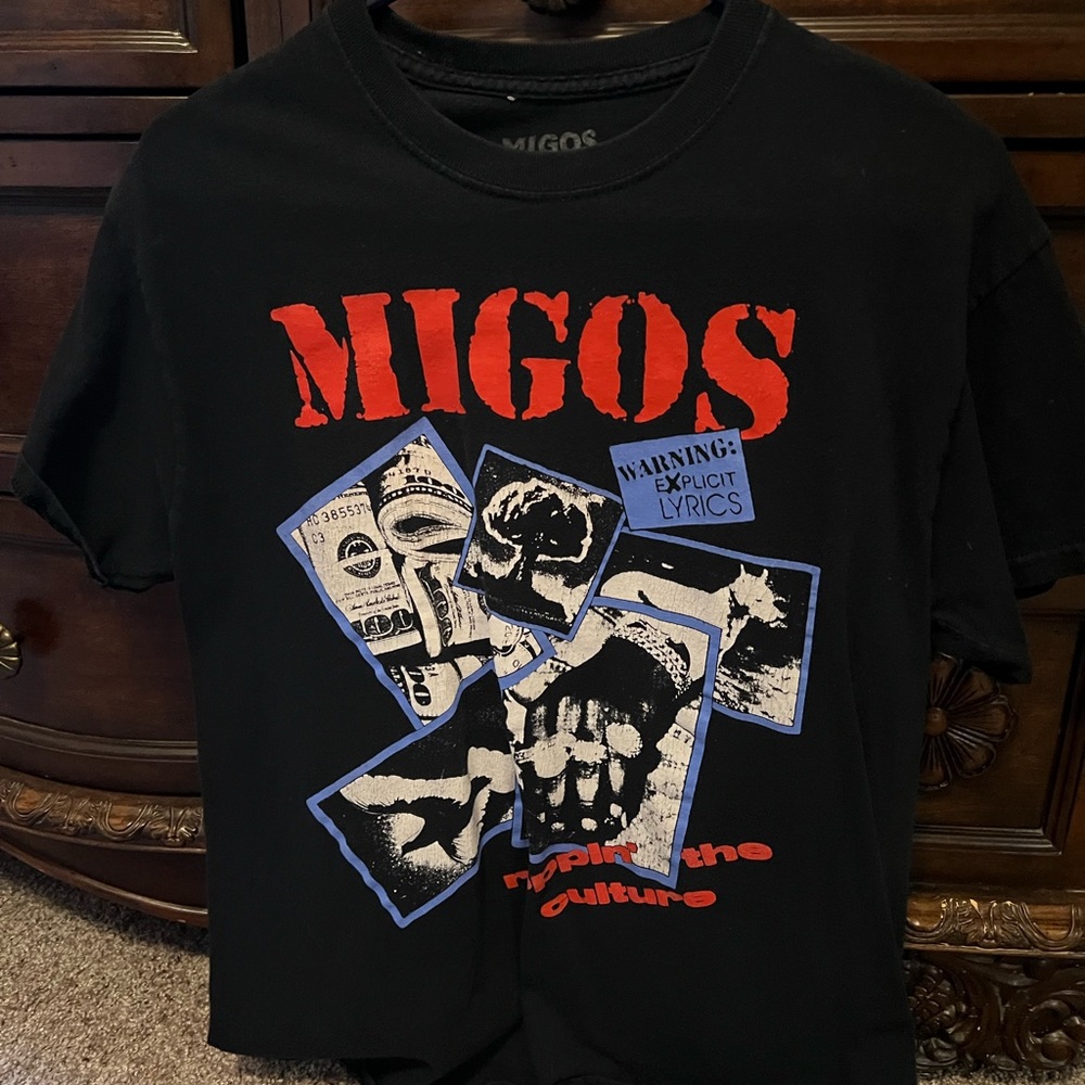 Short sleeve graphic T-shirt women’s medium black